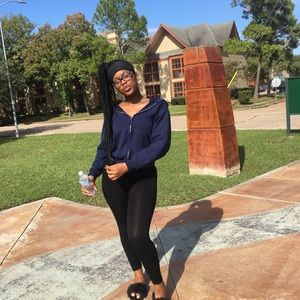 Meet your Posher, Adaure